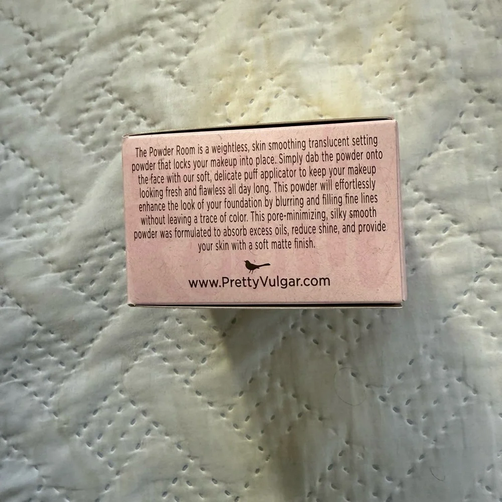 PRETTY VULGAR The Powder Room Translucent Setting Powder in 147 Matte About It